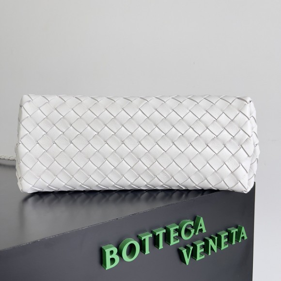 Bo*te*ga ve*ne*ta medium andiamo bag in white intrecciato lambskin