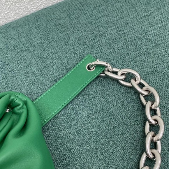 Bo*te*ga ve*ne*ta the pouch belt bag in green lambskin