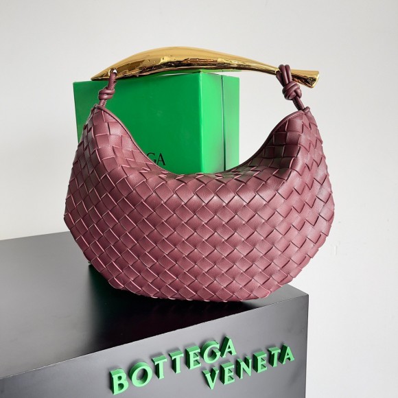 Bo*te*ga ve*ne*ta sardine small bag in barolo intrecciato lambskin