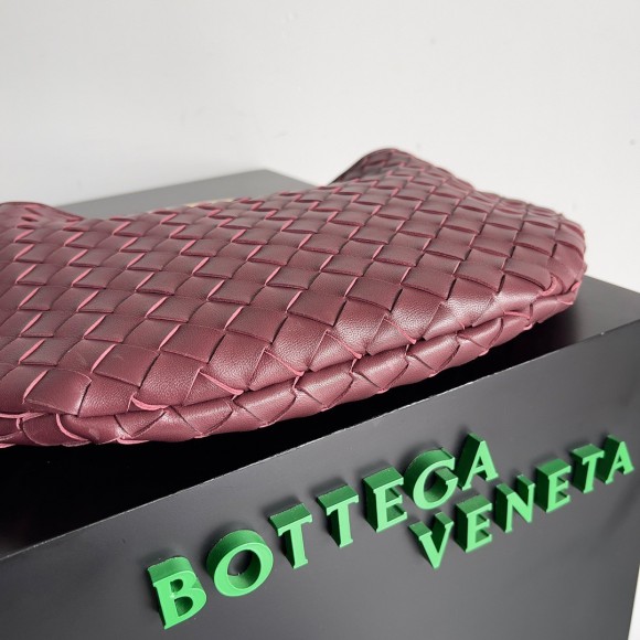 Bo*te*ga ve*ne*ta sardine small bag in barolo intrecciato lambskin