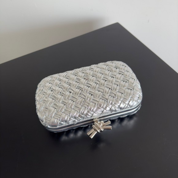 Bo*te*ga ve*ne*ta knot minaudiere clutch in silver intreccio laminated leather