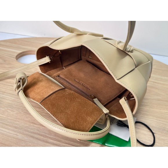 Bo*te*ga ve*ne*ta arco mini bag in beige intrecciato calfskin