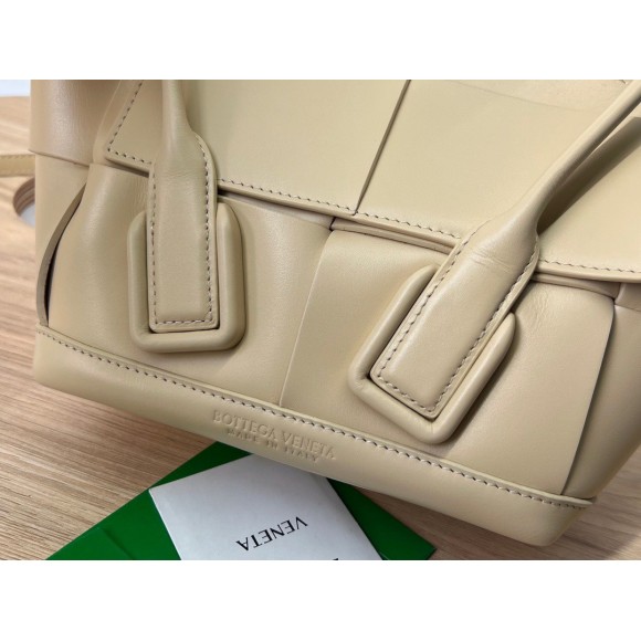 Bo*te*ga ve*ne*ta arco mini bag in beige intrecciato calfskin