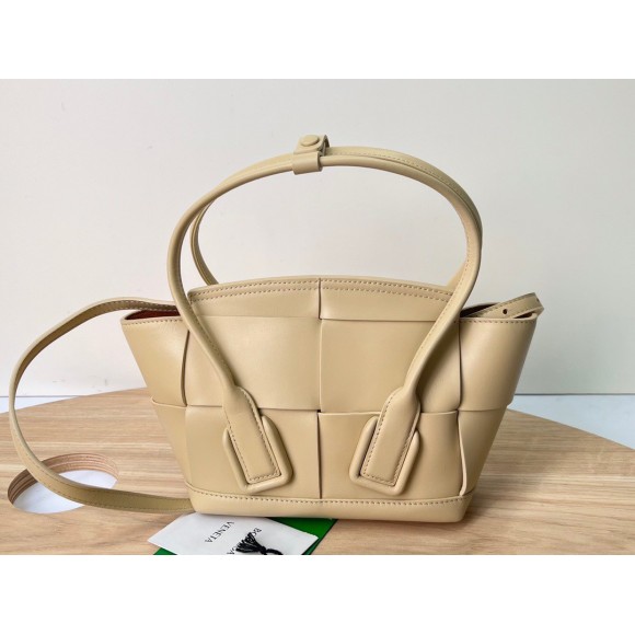 Bo*te*ga ve*ne*ta arco mini bag in beige intrecciato calfskin