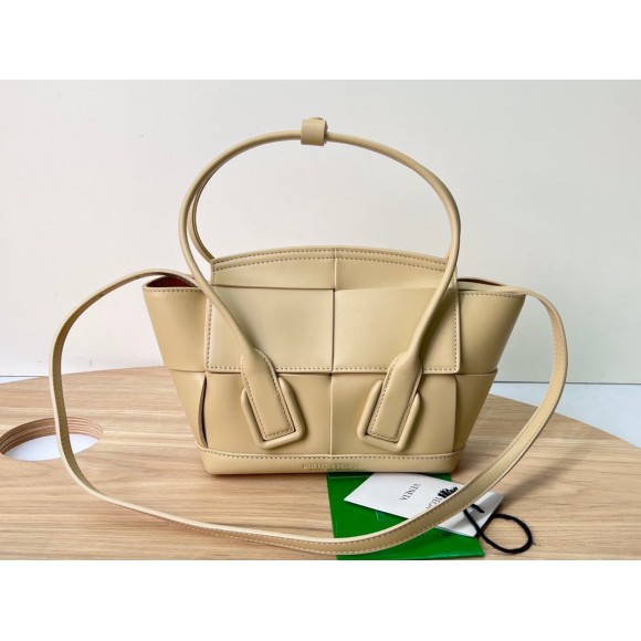 Bo*te*ga ve*ne*ta arco mini bag in beige intrecciato calfskin