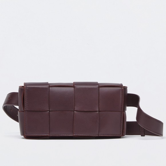 Bo*te*ga ve*ne*ta cassette belt bag in grape lambskin