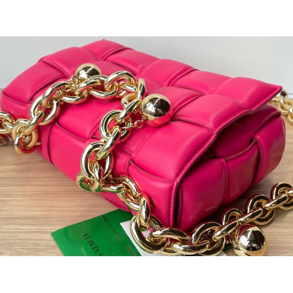 Bo*te*ga ve*ne*ta chain cassette bag in lollipop intrecciato lambskin