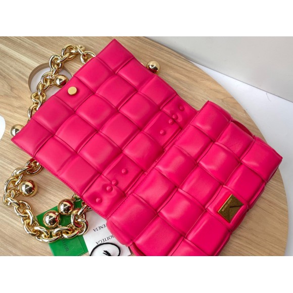 Bo*te*ga ve*ne*ta chain cassette bag in lollipop intrecciato lambskin