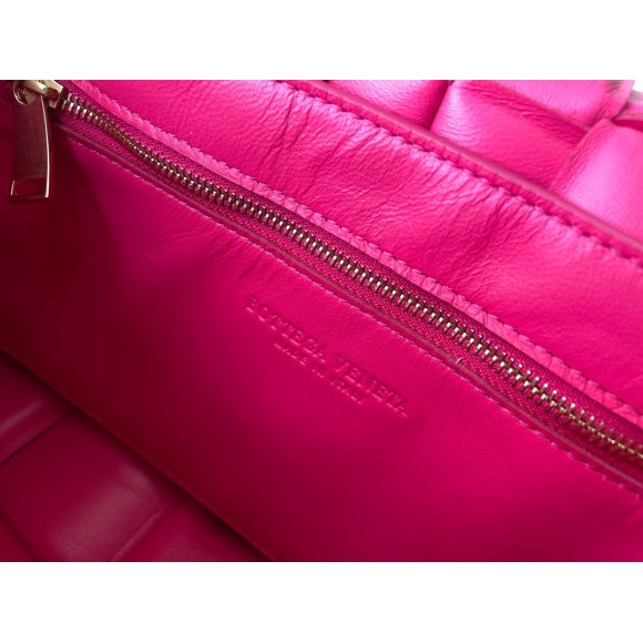 Bo*te*ga ve*ne*ta chain cassette bag in lollipop intrecciato lambskin