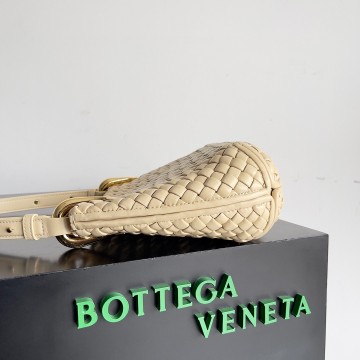 Bottega Veneta Clicker Small Bag in Porridge Intrecciato Lambskin Bottega Veneta Clicker Small Bag in Porridge Intrecciato Lambskin