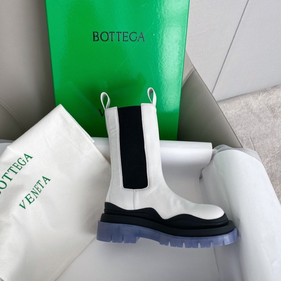 Bo*te*ga ve*ne*ta bv tire chelsea boots in white calfskin