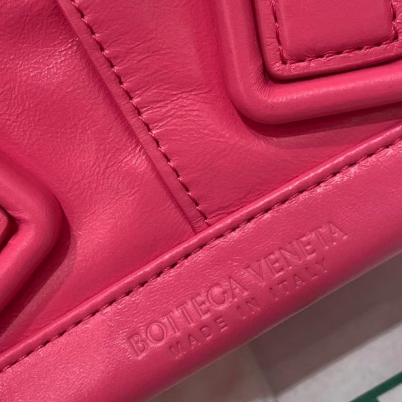 Bo*te*ga ve*ne*ta arco mini bag in pink intrecciato leather