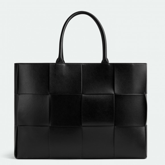 Bo*te*ga ve*ne*ta large arco tote bag in black intrecciato calfskin