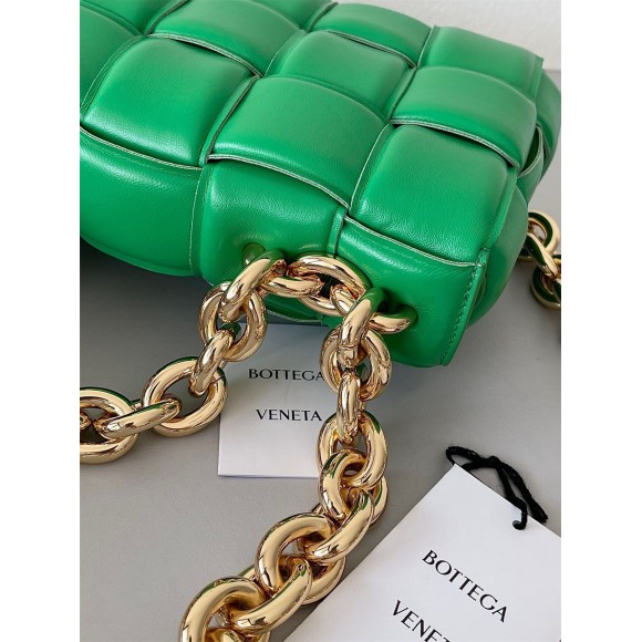 Bo*te*ga ve*ne*ta chain cassette bag in parakeet intrecciato lambskin