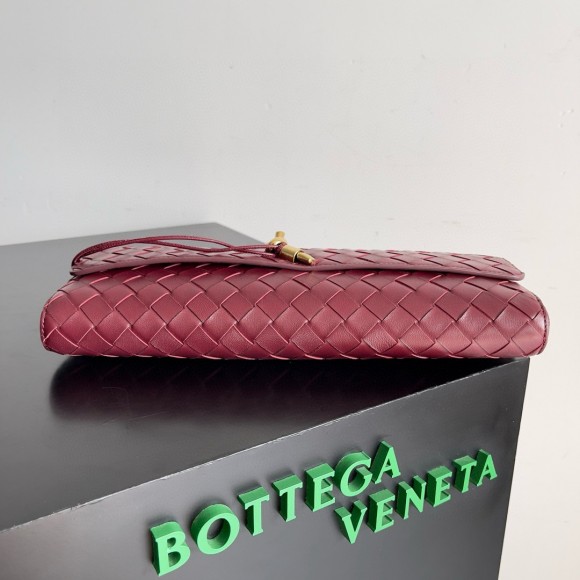 Bo*te*ga ve*ne*ta andiamo clutch with handle in barolo intrecciato lambskin