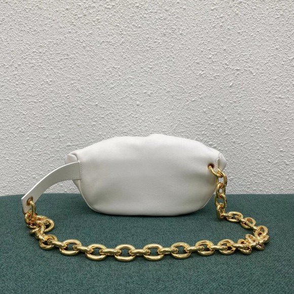 Bo*te*ga ve*ne*ta the pouch belt bag in white lambskin