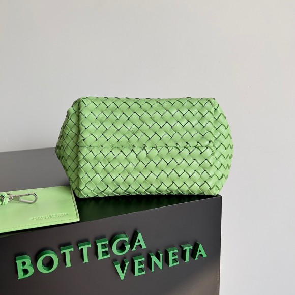 Bo*te*ga ve*ne*ta cabat mini bag in pistachio intrecciato lambskin