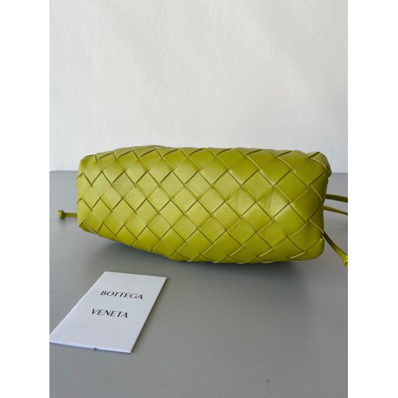 Bo*te*ga ve*ne*ta mini pouch with strap in kiwi intrecciato lambskin