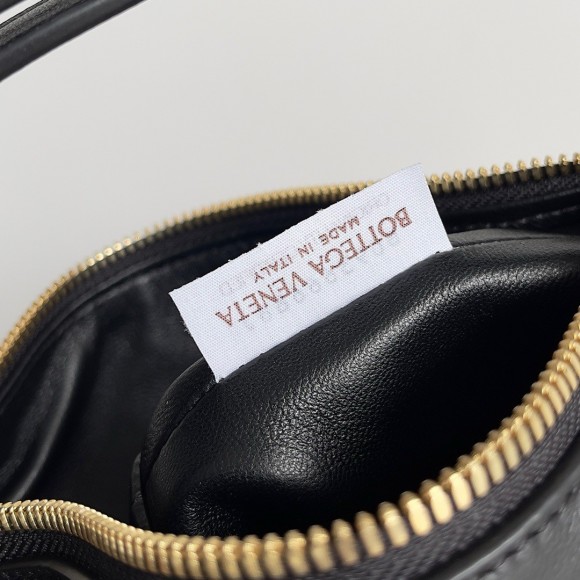 Bo*te*ga ve*ne*ta mini wallace bag in black intrecciato calfskin