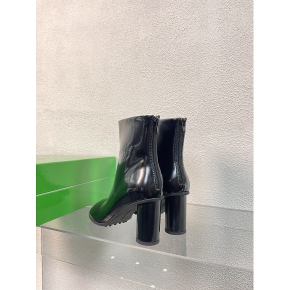 Bo*te*ga ve*ne*ta atomic ankle boots in black lambskin