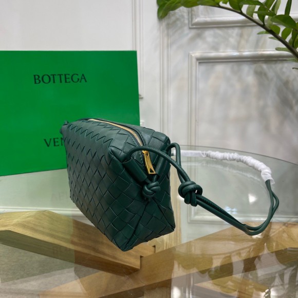 Bo*te*ga ve*ne*ta loop small bag in raintree intrecciato lambskin