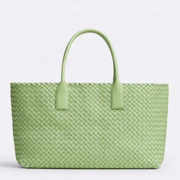 Bo*te*ga ve*ne*ta cabat medium bag in pistachio intrecciato lambskin