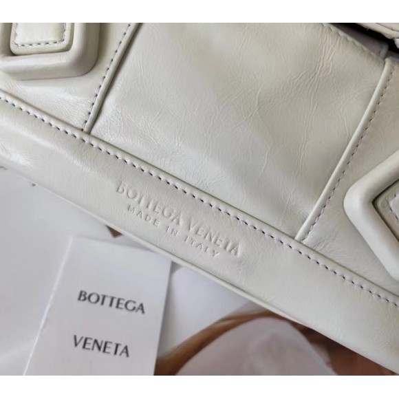 Bo*te*ga ve*ne*ta arco small bag in white intrecciato leather