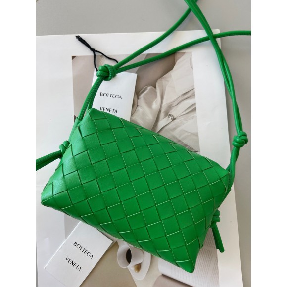 Bo*te*ga ve*ne*ta loop mini bag in green intrecciato lambskin