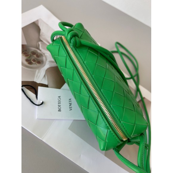 Bo*te*ga ve*ne*ta loop mini bag in green intrecciato lambskin