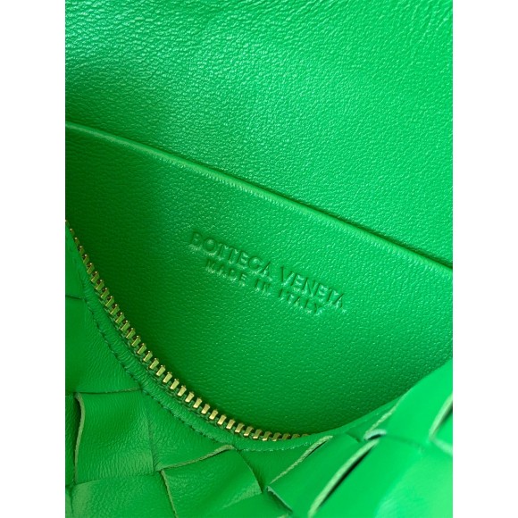 Bo*te*ga ve*ne*ta loop mini bag in green intrecciato lambskin