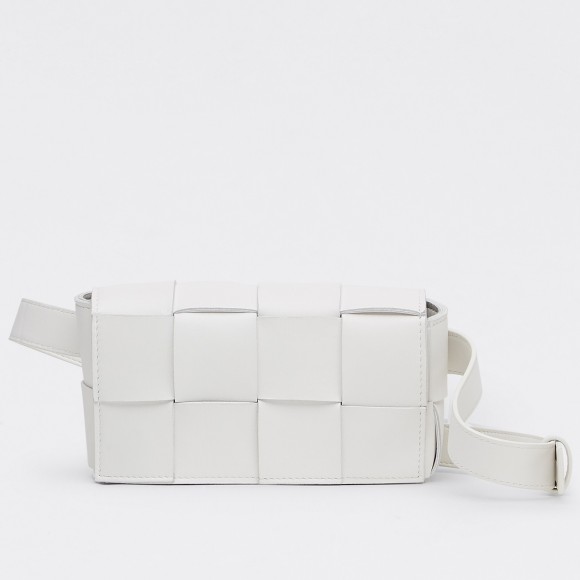 Bo*te*ga ve*ne*ta cassette belt bag in white lambskin