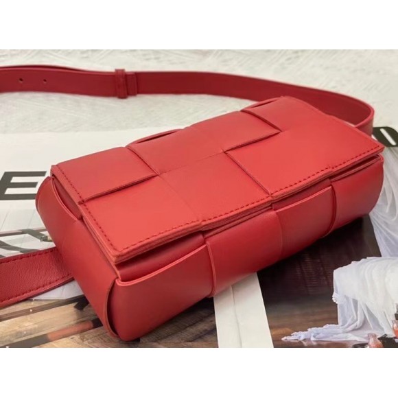 Bo*te*ga ve*ne*ta cassette belt bag in red lambskin