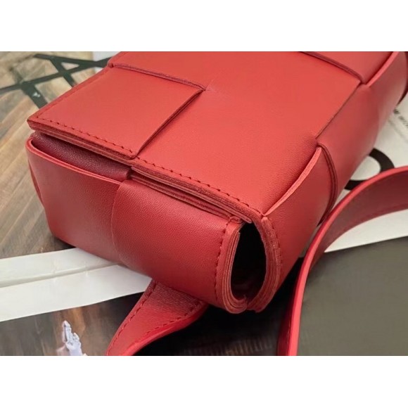 Bo*te*ga ve*ne*ta cassette belt bag in red lambskin