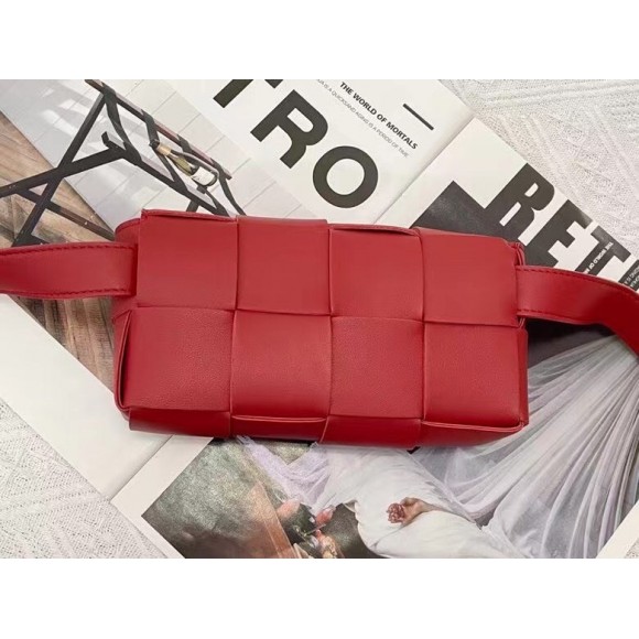 Bo*te*ga ve*ne*ta cassette belt bag in red lambskin