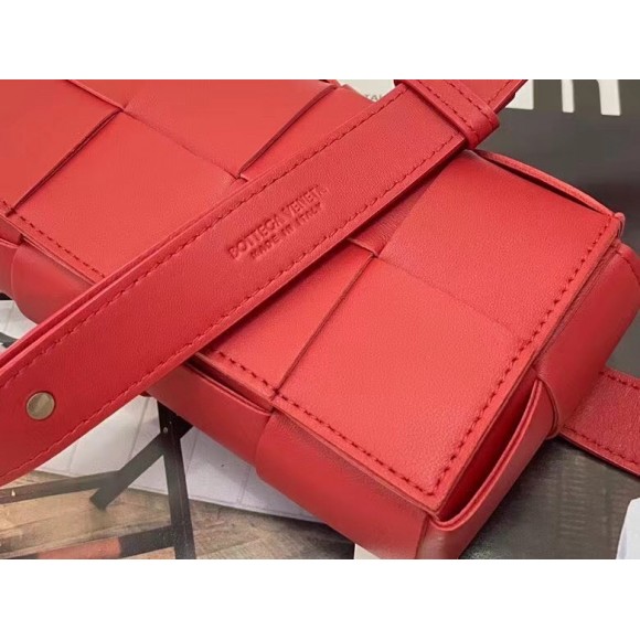 Bo*te*ga ve*ne*ta cassette belt bag in red lambskin