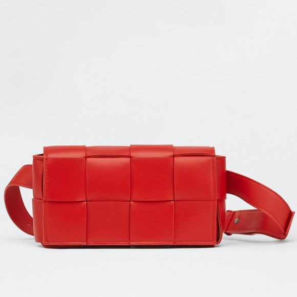 Bo*te*ga ve*ne*ta cassette belt bag in red lambskin