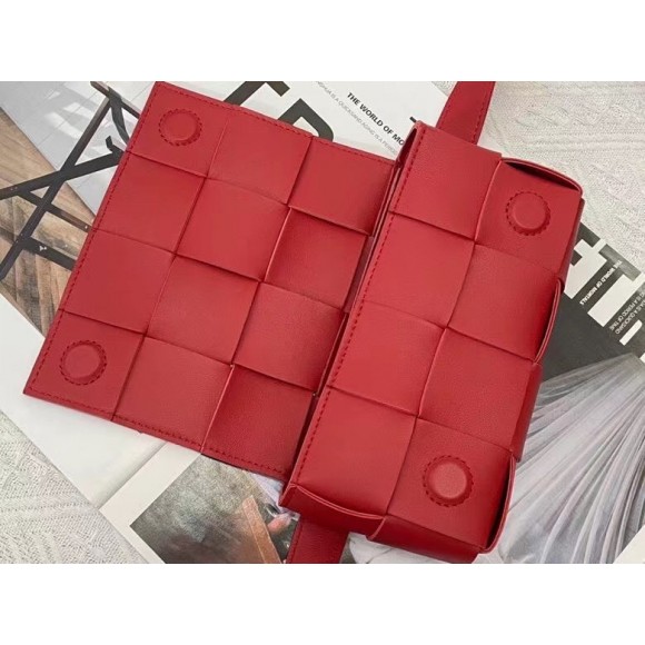 Bo*te*ga ve*ne*ta cassette belt bag in red lambskin