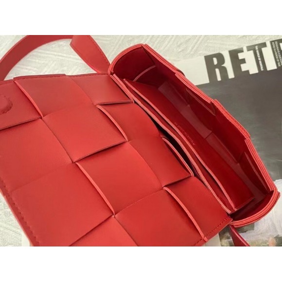 Bo*te*ga ve*ne*ta cassette belt bag in red lambskin