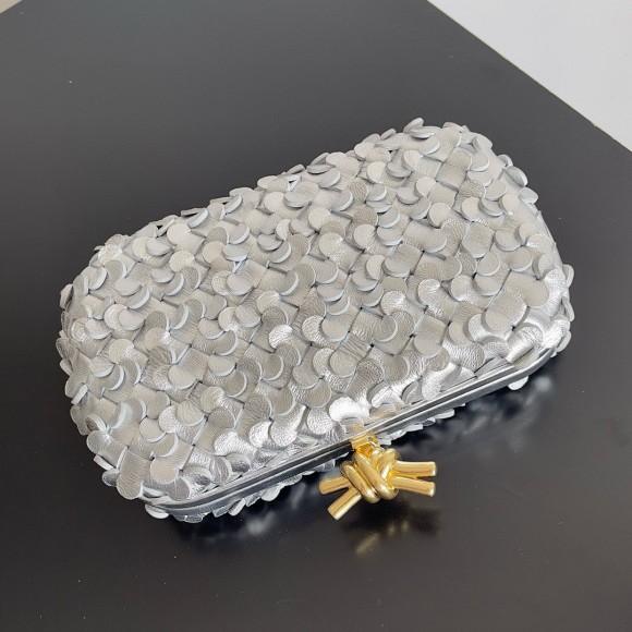 Bo*te*ga ve*ne*ta knot minaudiere clutch in silver sequins laminated leather