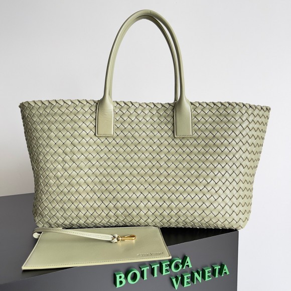 Bo*te*ga ve*ne*ta cabat large bag in travertine intrecciato lambskin