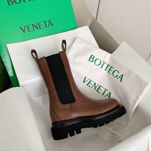 Bo*te*ga ve*ne*ta bv lug chelsea boots in brown calfskin