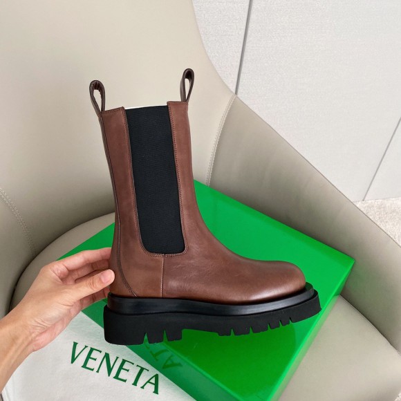 Bo*te*ga ve*ne*ta bv lug chelsea boots in brown calfskin