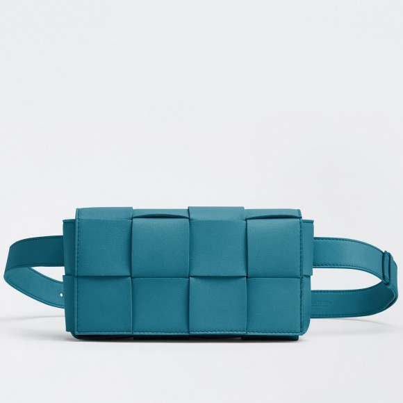 Bo*te*ga ve*ne*ta cassette belt bag in mallard lambskin