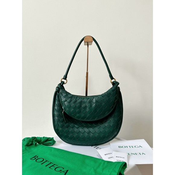 Bo*te*ga ve*ne*ta gemelli medium bag in emerald green intrecciato lambskin