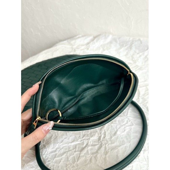 Bo*te*ga ve*ne*ta gemelli medium bag in emerald green intrecciato lambskin