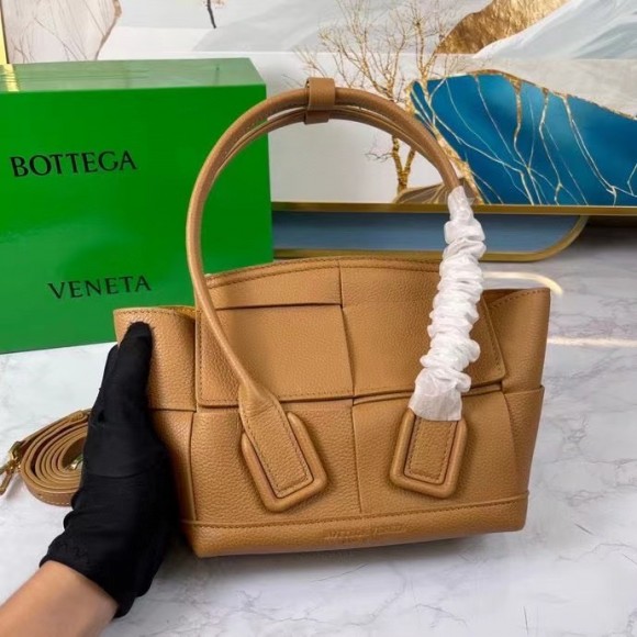 Bo*te*ga ve*ne*ta arco mini bag in caramel grained leather