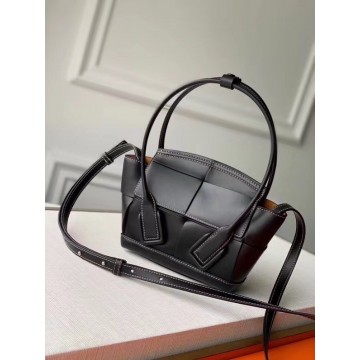 Bottega Veneta Arco Mini Bag In Black Intrecciato Calfskin Bottega Veneta Arco Mini Bag In Black Intrecciato Calfskin