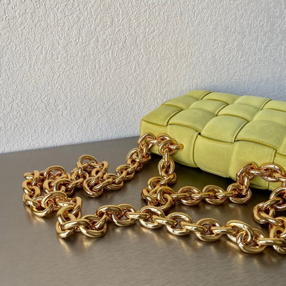 Bo*te*ga ve*ne*ta chain cassette bag in kiwi intrecciato suede calfskin