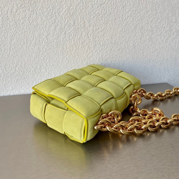 Bo*te*ga ve*ne*ta chain cassette bag in kiwi intrecciato suede calfskin