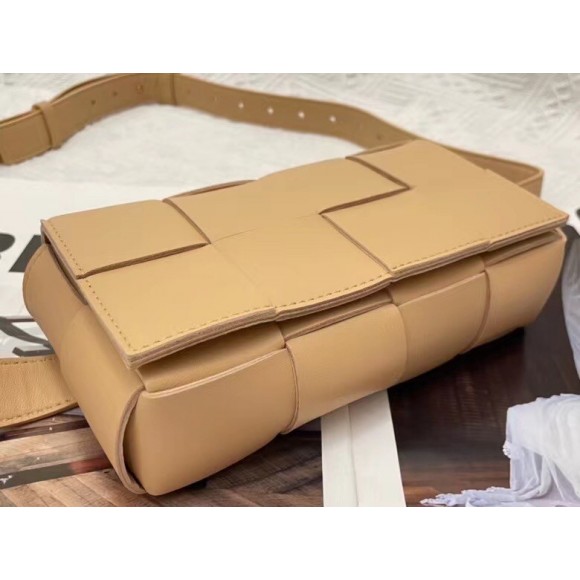 Bo*te*ga ve*ne*ta cassette belt bag in beige lambskin